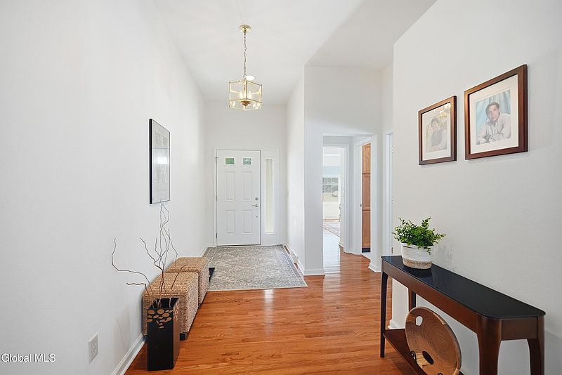 3rd image of 17 Camden Circle