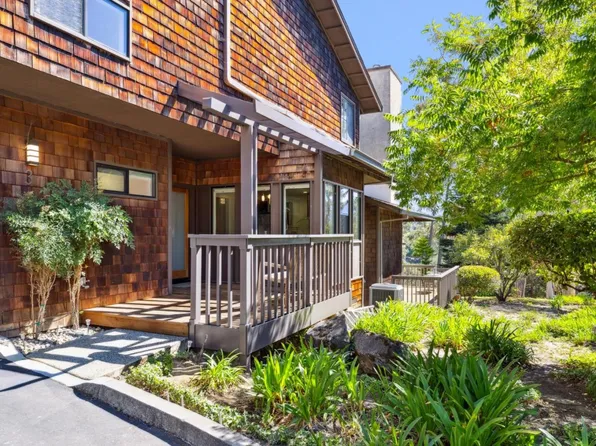 3 Carriage Ct, Menlo Park, CA 94025