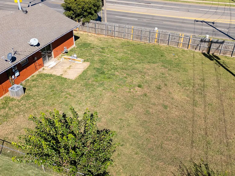 1212 N Janeway Ave — Photo 23