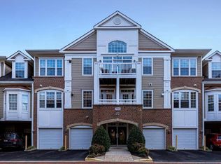 7860 Rolling Woods Ct APT 402, Springfield, VA 22152