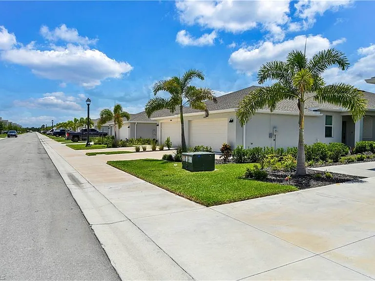 20545 Hazelnut Ct S — Photo 31