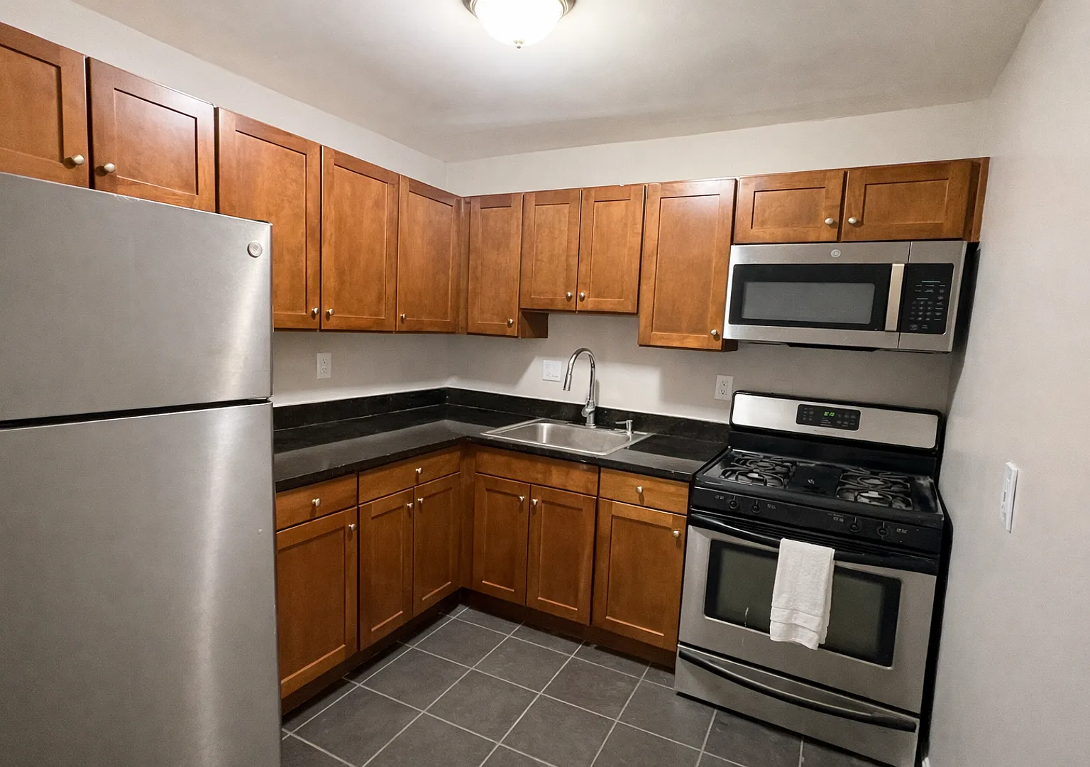 2026 Move-In Special $500 Lease Signing Bonus!! Spacious 2br Condo Near Naylor Rd Metro Washer/Dr... — Photo 2