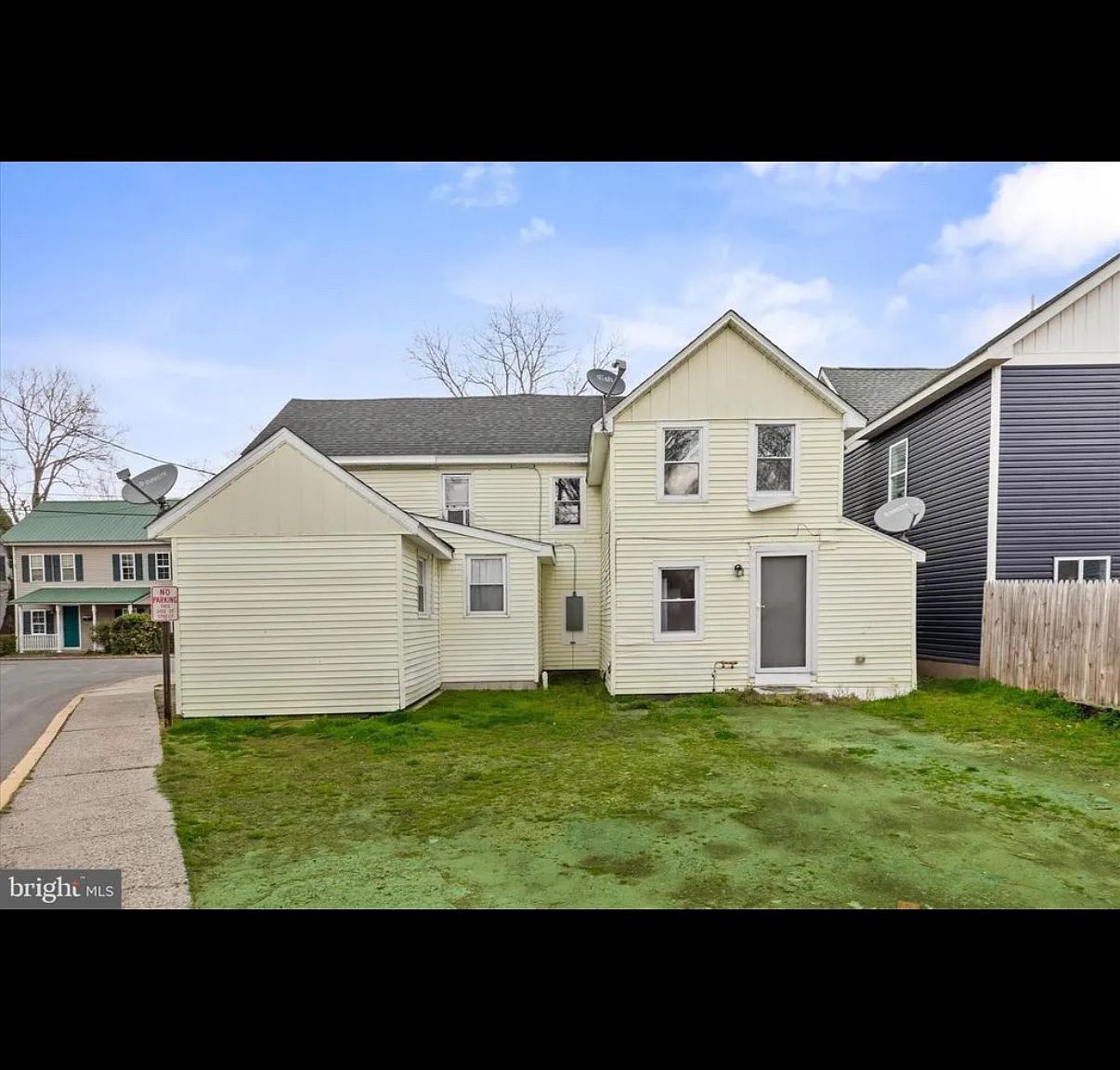 2 bed, 911 sqft, $1,550 — Photo 2
