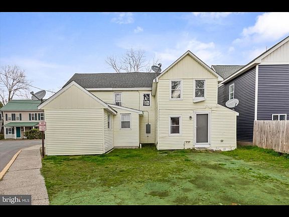2nd image of 304 E 5th St