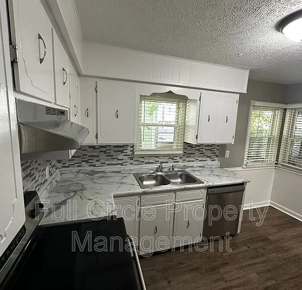 6455 Pacific St — Photo 8