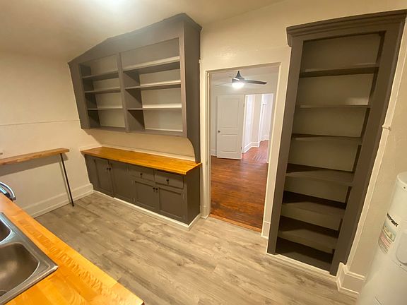 5th image of 422 N Yellowstone St #9