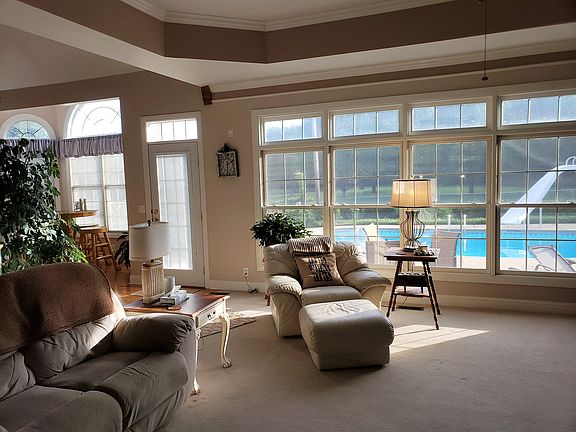 Great room overlooks pool