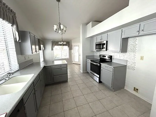 2800 Banyan Tree Ln — Photo 6