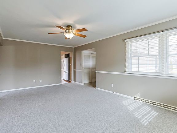 4th image of 23555 Holly Dr
