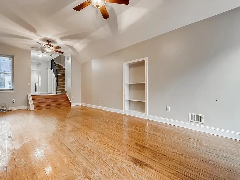 927 S Hanover St — Photo 3