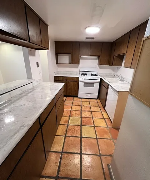 3750 N Country Club Rd #11 — Photo 14