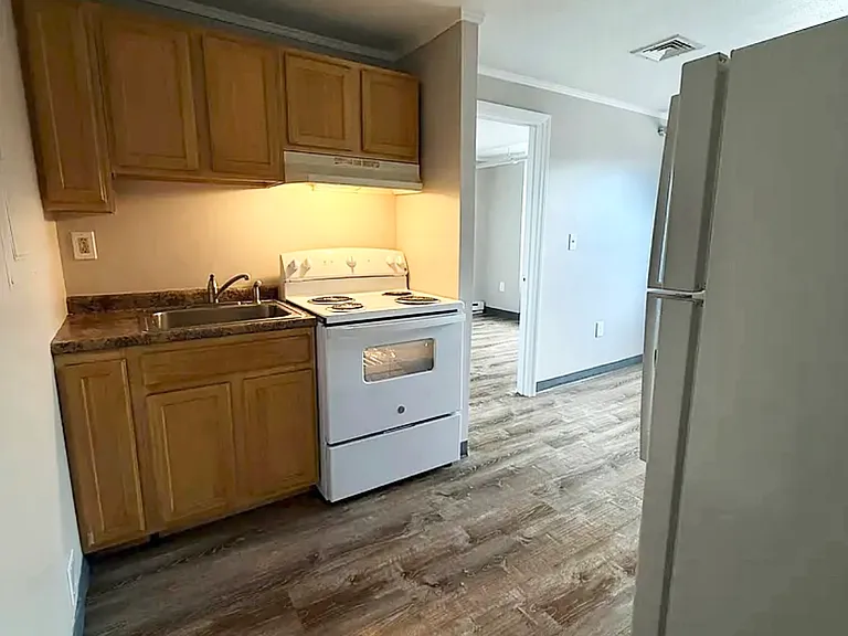 49 Harbor Ave #5 — Photo 2