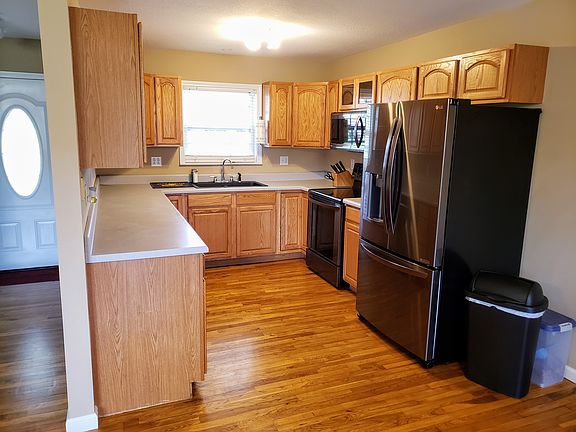 3rd image of 115 Hartland Dr