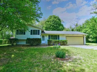 54811 Pine Rd, South Bend, IN 46628