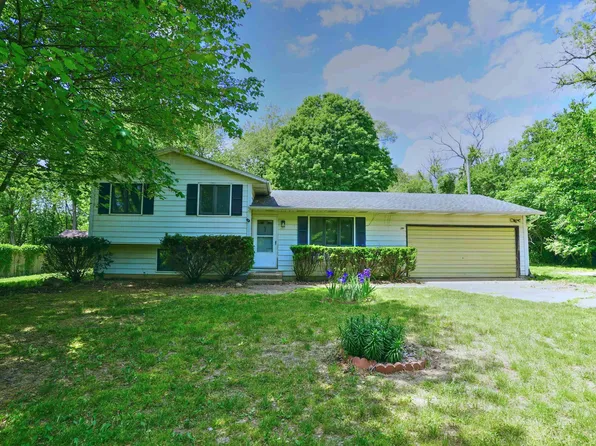 54811 Pine Rd, South Bend, IN 46628