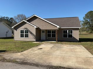 22 Oakwood Dr, Luverne, AL 36049