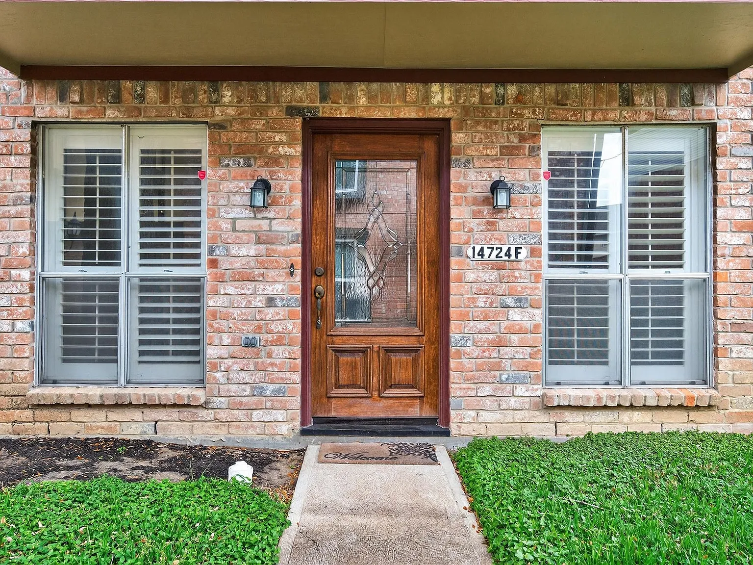 4 bed, 2.5 bath, 2464 sqft, $2,200 — Photo 2