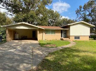 102 Shadow Ln, West Helena, AR 72390