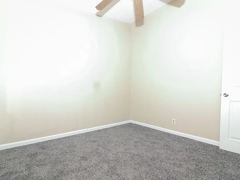 407 Knox Ave — Photo 15
