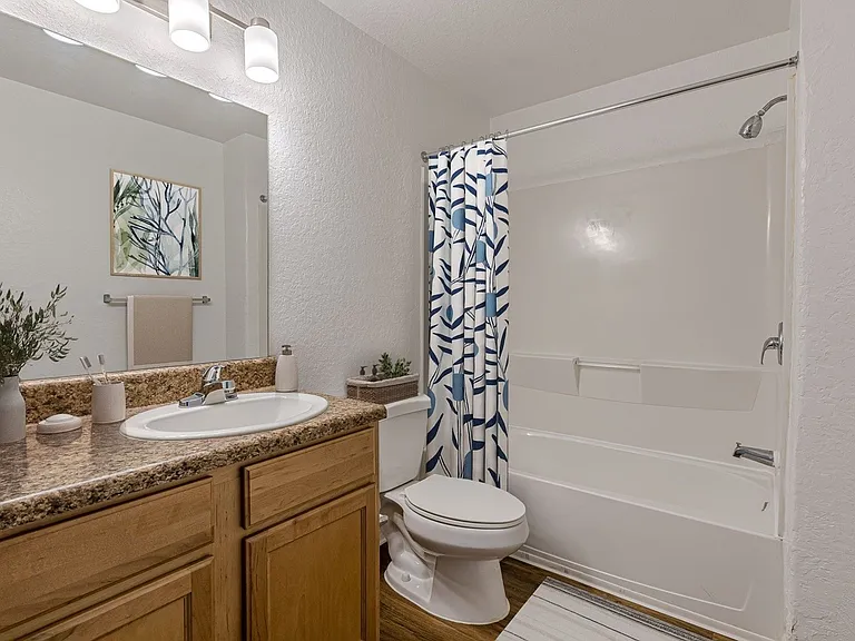 Oak Meadows Apartments — Photo 23