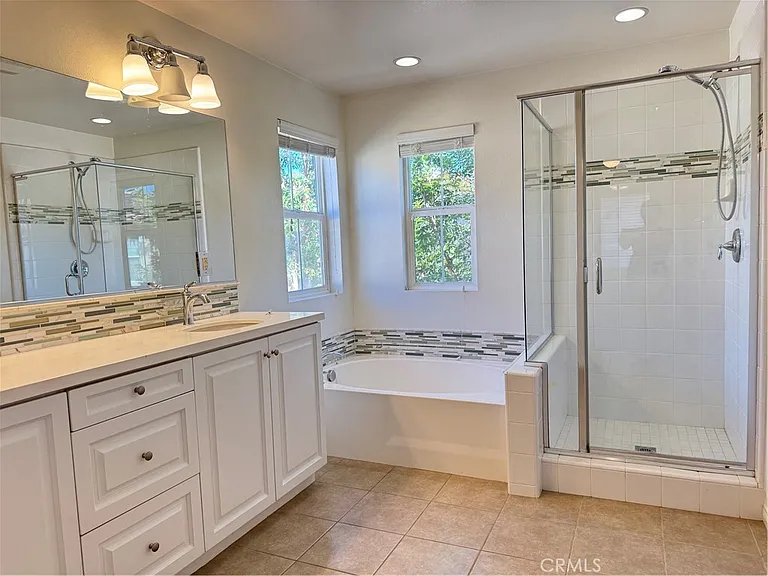 2492 Trojan Way — Photo 10
