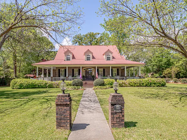 2860 Porcher Dr, Sumter, SC 29150