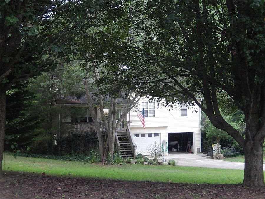 2nd image of 140 Acorn Tree Dr