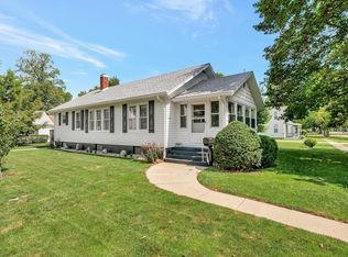 202 E Lincoln St, Monticello, IL 61856