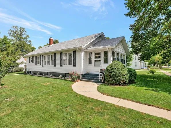 202 E Lincoln St, Monticello, IL 61856