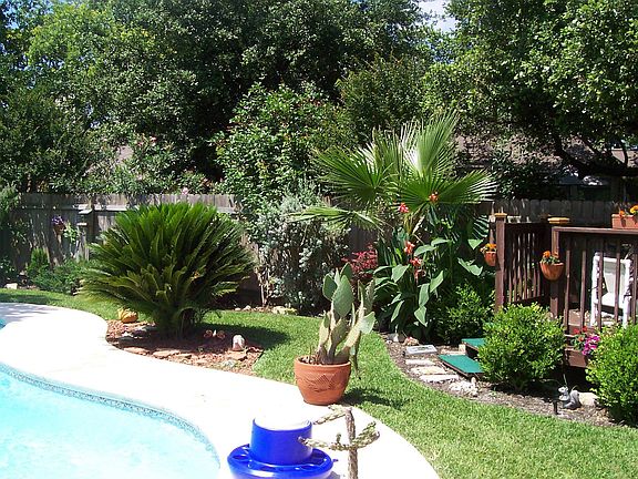 2nd image of 307 N Mount Rushmore Dr