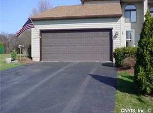 209 Lookout Cir, Syracuse, NY 13209