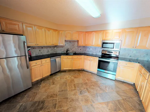 426 Harmon Cove Tower, Secaucus, NJ 07094