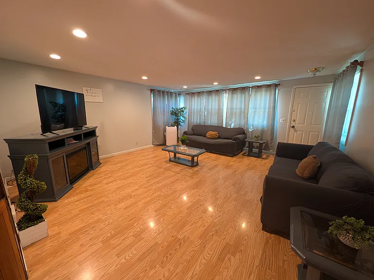 79 Oakland St — Photo 13