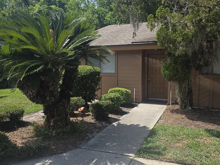 85 Debarry Ave — Photo 2