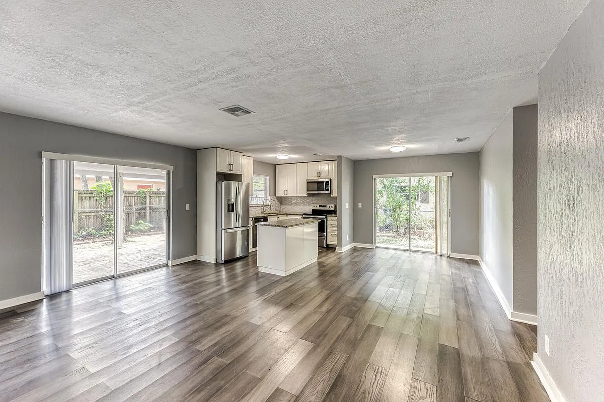 3 bed, 2.0 bath, 1222 sqft, $3,000 — Photo 3