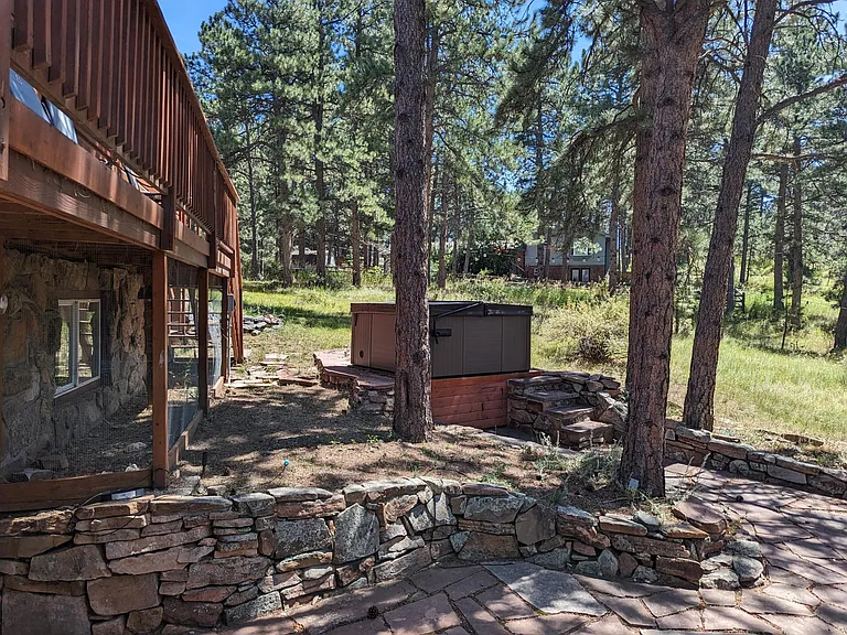 Optional hot tub use (with an additional monthly fee for maintenance.)