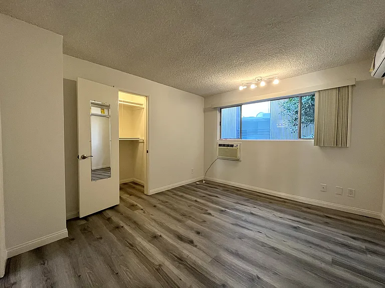1706 Granville Ave #8B — Photo 17