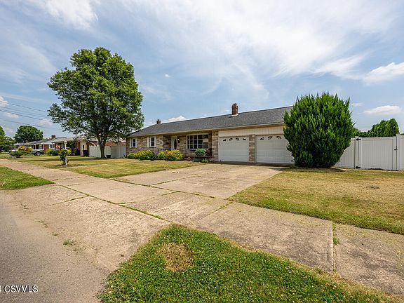 5th image of 910 Belair Dr