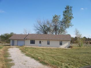 9017 NE Barwick Dr, Cameron, MO 64429