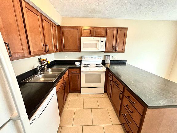 3rd image of 4408 S 27th St #E09