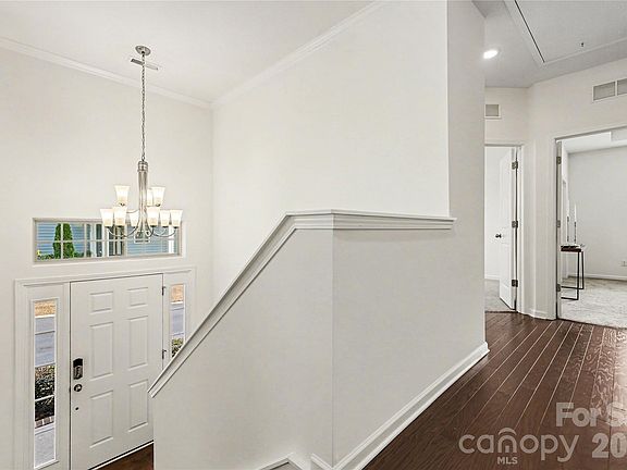 2nd image of 814 Ruckers Ct