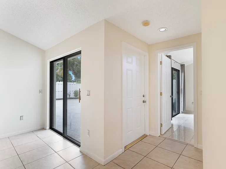 5933 Golden Eagle Cir — Photo 5