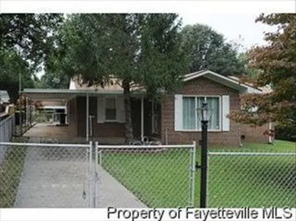 5205 Palmetto Ln, Fayetteville, NC 28304