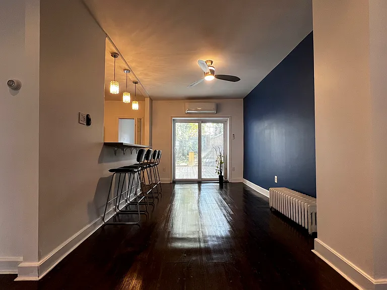 248 E Queen Ln — Photo 22