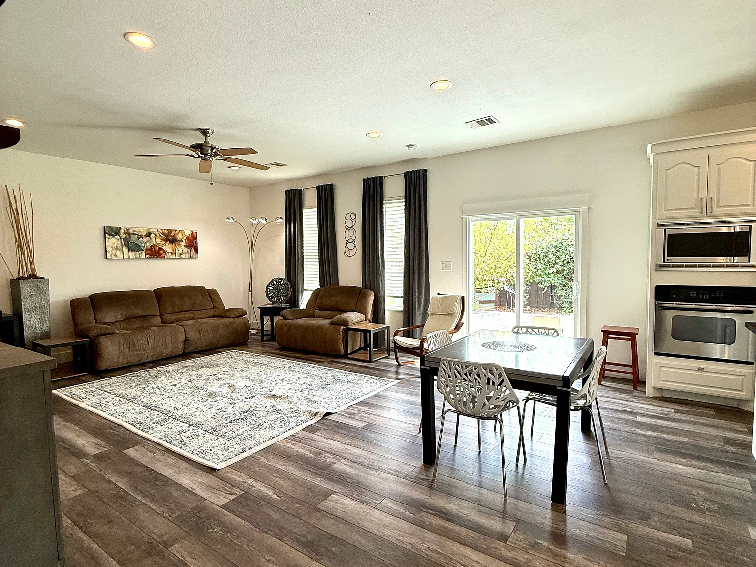 2 bed, 1.5 bath, 1200 sqft, $2,350 — Photo 3
