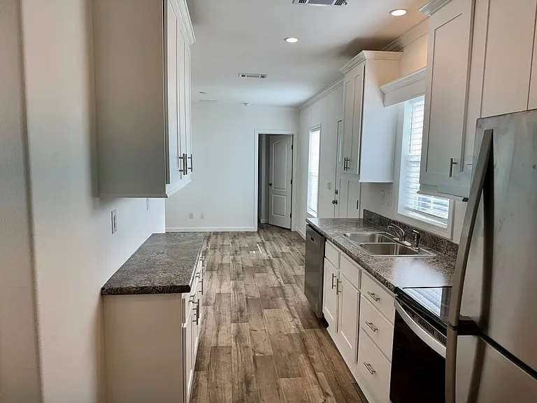 887 E Colonial Cir — Photo 5