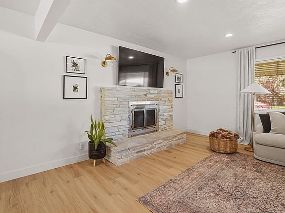 4th image of 2039 Occidental Ave