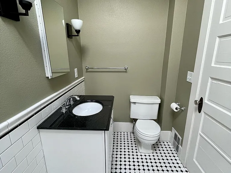 722 E Florida Ave — Photo 19