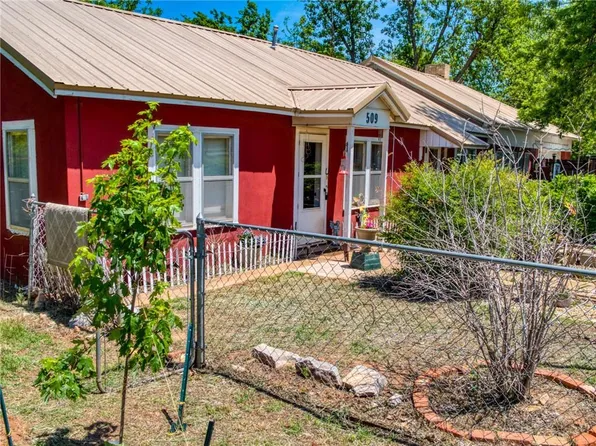 509 E Anderson St, Apache, OK 73006