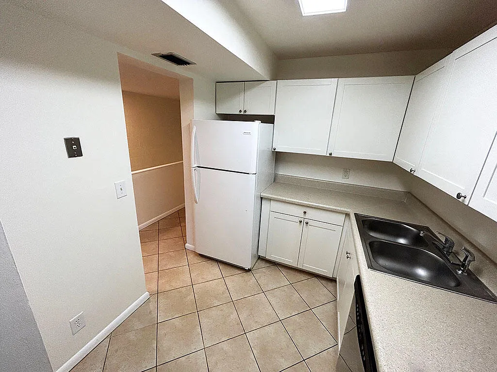 2 bed, 1.5 bath, 1068 sqft, $1,995 — Photo 4